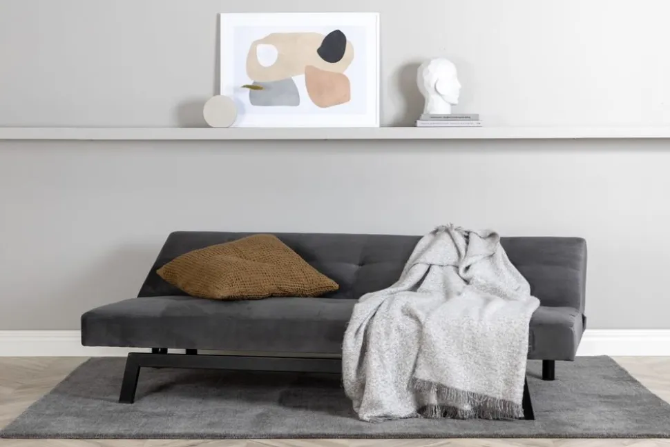 Bäddsoffa i mörkgrå sammet + Möbeltassar