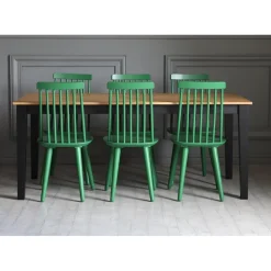 Dalsland matgrupp: Matbord i svart / ek med 6 st gröna pinnstolar