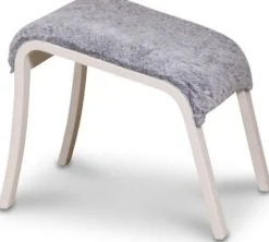 Frank fotpall i fårskinn scandinavian grey - Vitpigmenterad bok + Textilrengöring för möbler