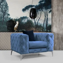 Fåtölj i blå sammet