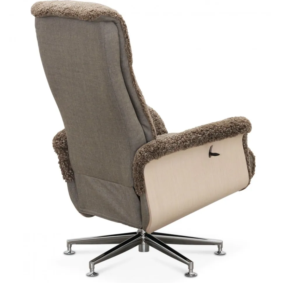 Fåtölj i fårskinn med fotpall - Ek/mörkbeige fårskinn - Ulla