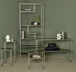 Hylla i metall 210 cm hög 90 cm bred