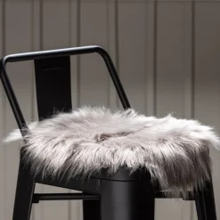 Katy stolsdyna 34 x 34 cm - Grå fuskpäls