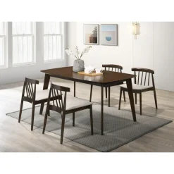 Matgrupp i valnöt; bord 150 x 90 cm med 4 st stolar + 4.00 x Stolsdyna