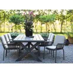 Oxford utematgrupp; grått bord 220 cm inkl 6 st Lincoln stapelbara karmstolar grå/beige