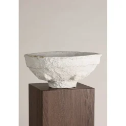 Piedestal i valnöt höjd 65 cm