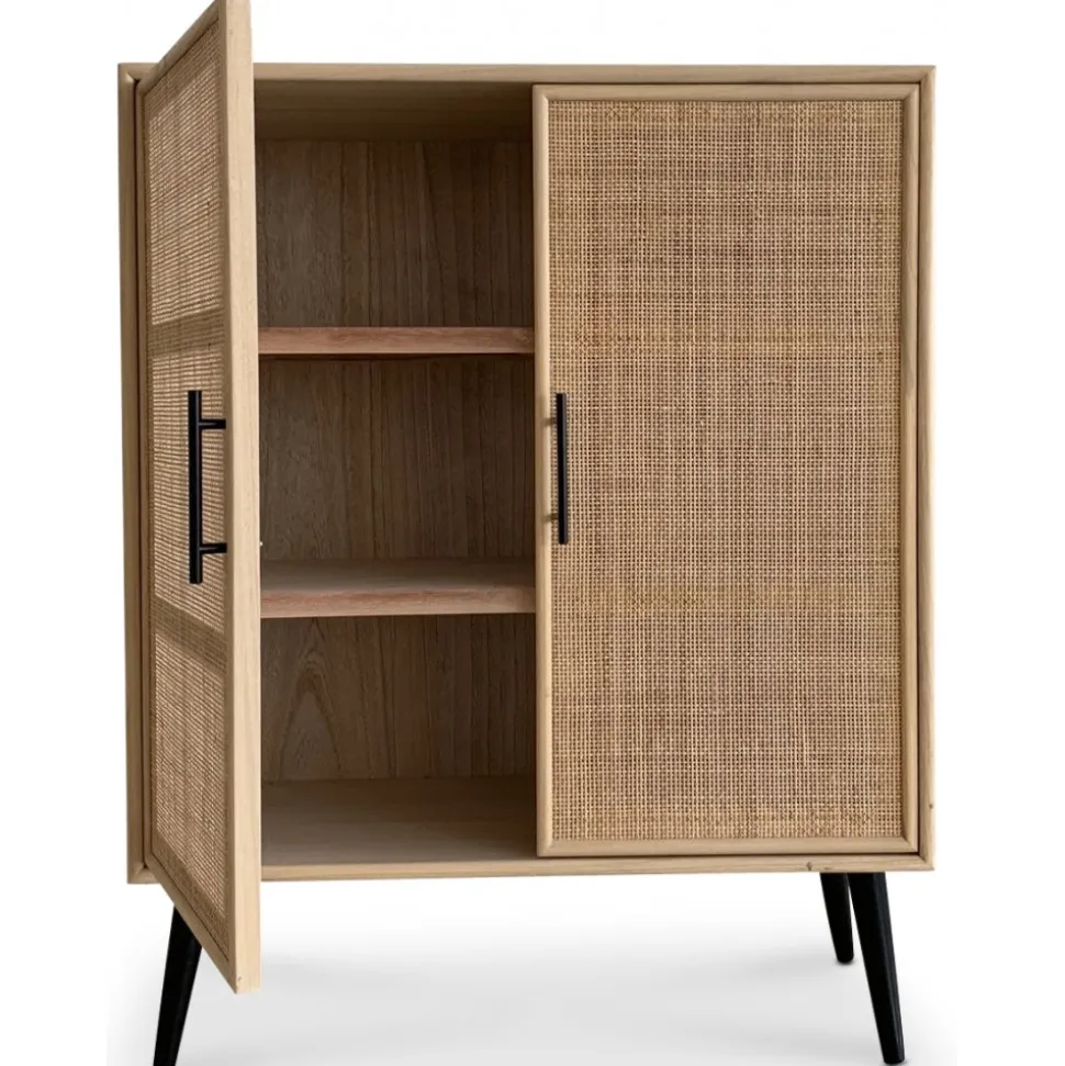 Skåp i rotting med svarta handtag - React + Möbeltassar