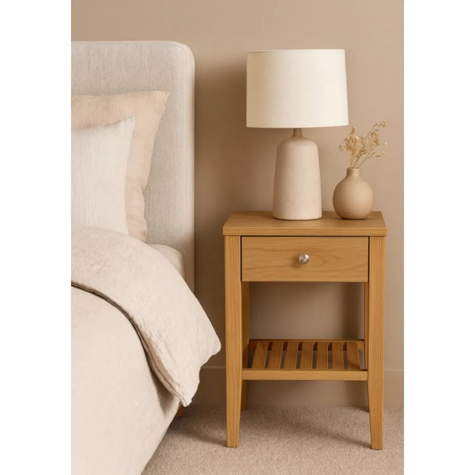 Sängbord i ek + Möbeltassar
