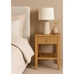 Sängbord i ek + Textilrengöring för möbler