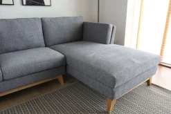 Soffa med divan grått tyg - 260 cm bred + Textilrengöring för möbler