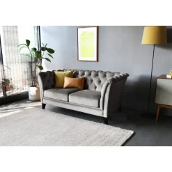 Soffa 2-sits chesterfield grå - Henry + Textilrengöring för möbler