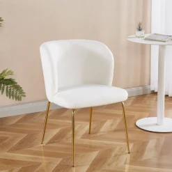 Stol i bouclè med ben i mässing