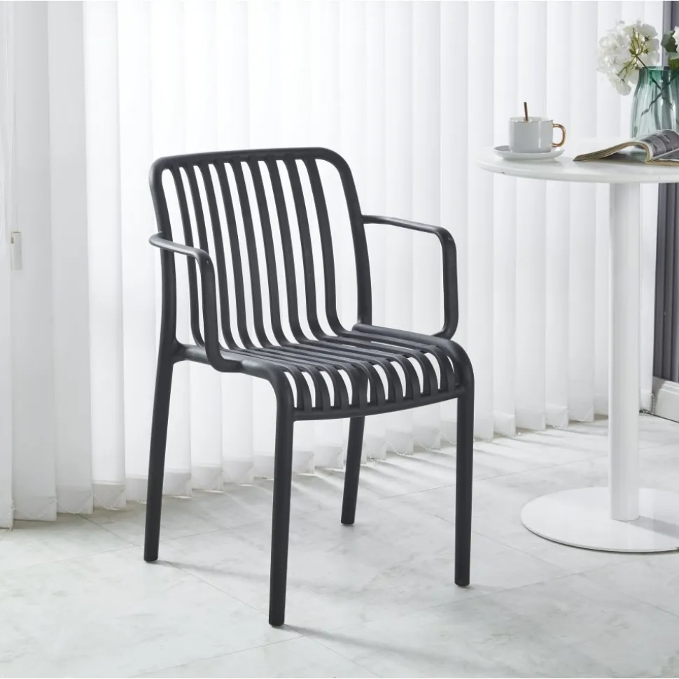 Stol svart plast stapelbar + Rengöringsmedel för utemöbler