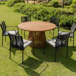 Utebord i trä runt 140 cm diameter + Rengöringsmedel för utemöbler