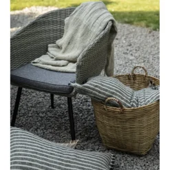 Utegrupp Aster: Scottsdale runt brunt matbord Ø112 cm inklusive 4 st Aster karmstolar i grå konstrotting