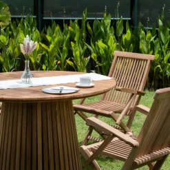 Utegrupp i teak: runt bord med 6 st karmstolar - Saltö