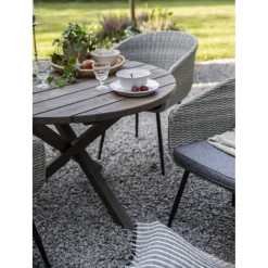 Utestol grå med dyna rotting