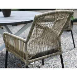 Utestol tvinnad rotting med grå dyna + Textilskydd för utemöbler