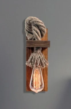 Vägglampa med rep och trä